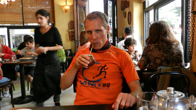 René beim Mate Tee trinken René beim Mate Tee trinken