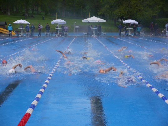 Schwimmauftakt bei 5°C Außentemperatur